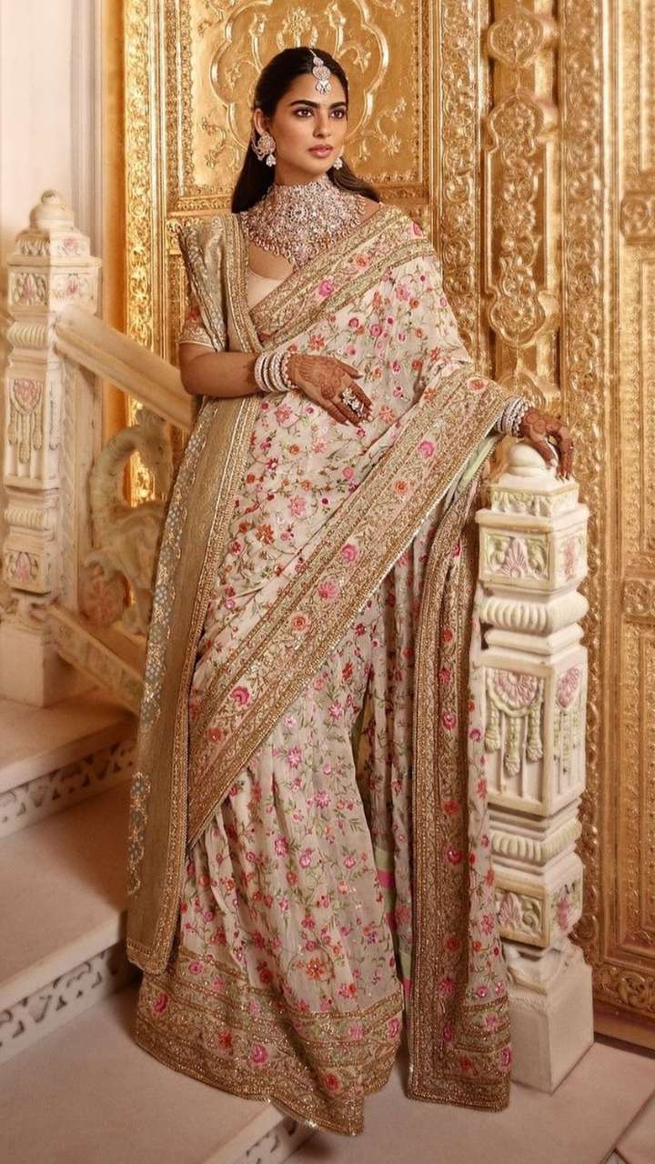 Which Saris should have a new bride?