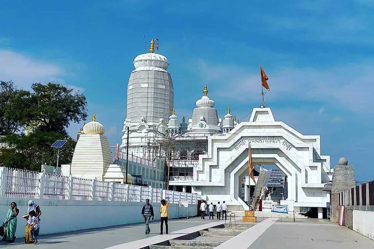 Such a unique temple of the world where worship of Trinetra Ganesh Ji, the statue appeared here