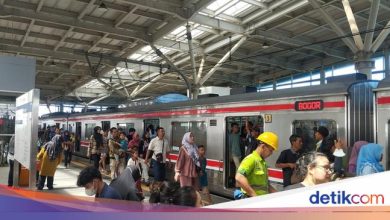 Residents choose KRL for Eid to the family home: Drive with a motorcycle not