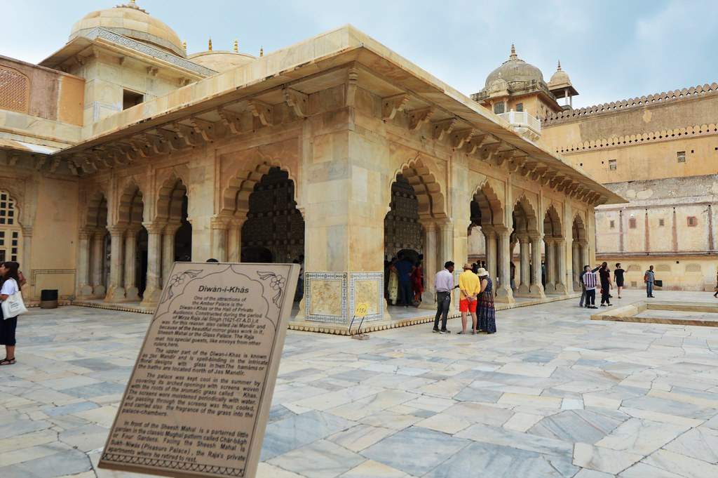 When the Queen asked the moonlight night, the king made the bright Sheesh Palace, the interesting story of this palace of Amer Fort in the video