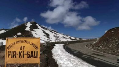 Pulwama improves again; Great highways, Mughal Road remained closed