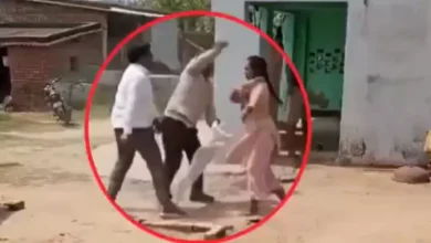 The fierce assault between two brothers about Maharajganj division, video -foral on social media -Brothers fighting over division becomes viral in gangi bazar maharajganj