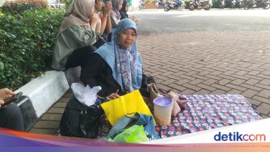Jannah chose a holiday to Ragunan because it is cheap: rather than going nowhere