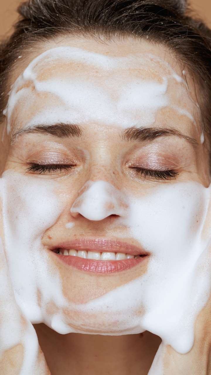 How many times should the face be washed within 1 day?