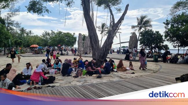 Residents remain tourism, even though Jakarta is often impromptu during the Eid holiday