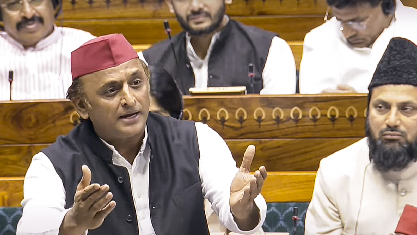 Akhilesh Yadav mock BJP over the election of a new head, Amit Shah Retorts with ‘Dynastic’ Jibe