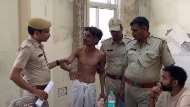 Despite strict safety in Ajmer, the young man with swords arrived in the Dargah premises, questioning police