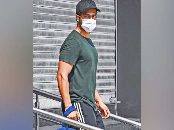 It is the first so star of Bollywood that the social media platform Instagram also follows, which is this actor