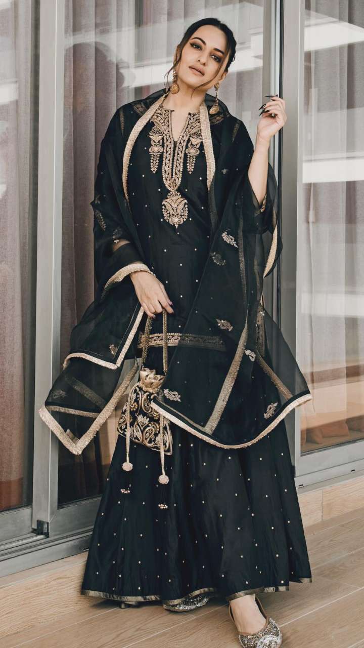 Follow these tips to look attractive in black suit