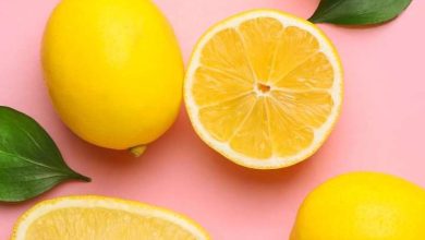 What happens by eating a lemon daily?