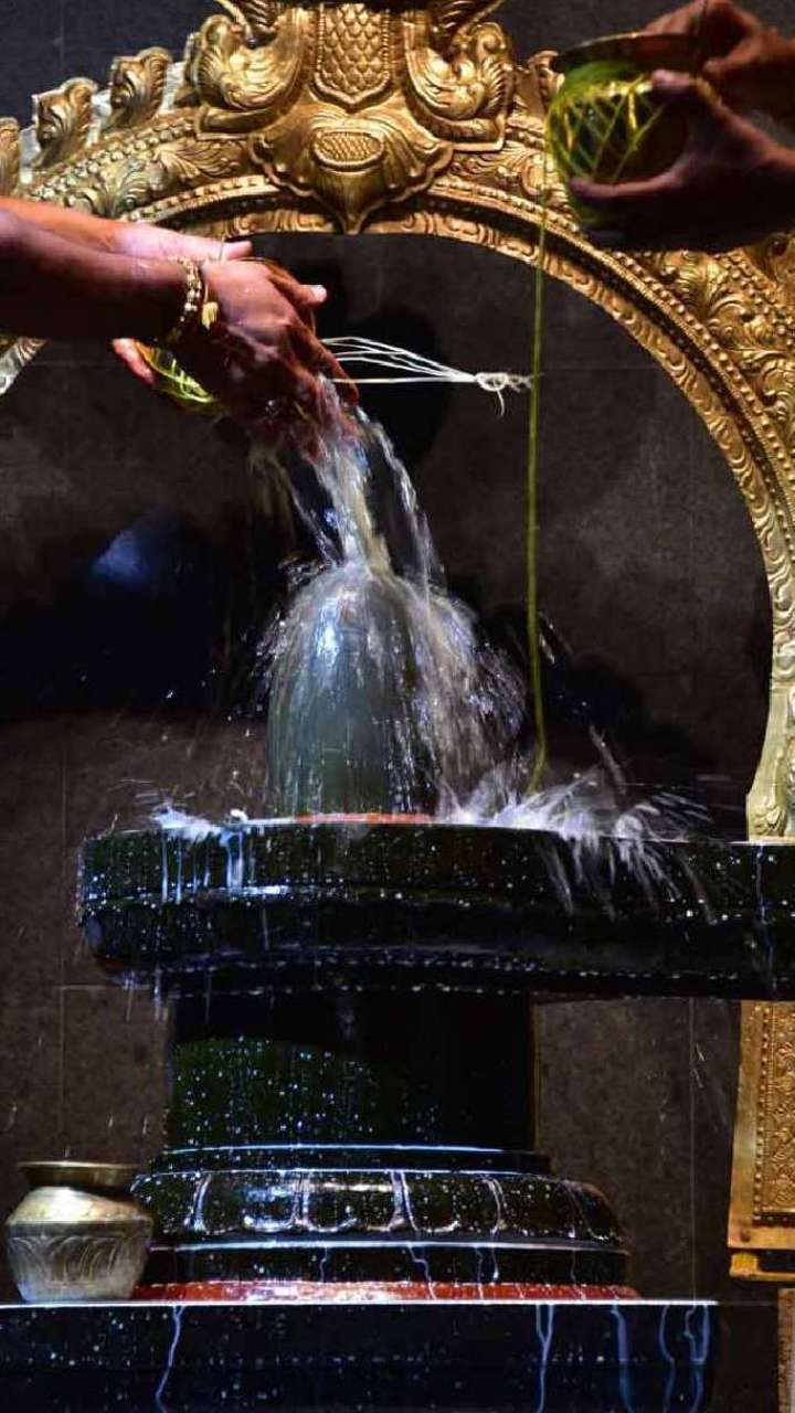 What happens by offering water daily on Shivling?