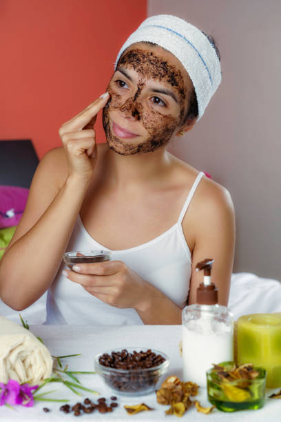 Easily make a de-tan face mask at home