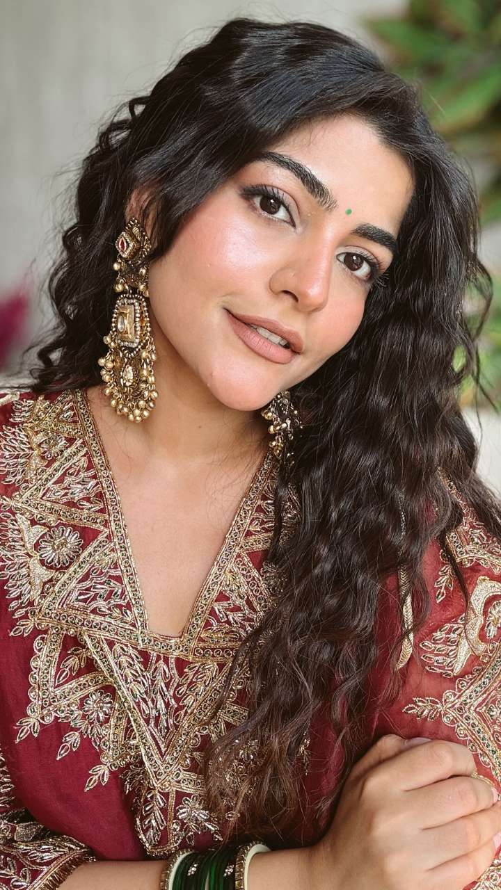 Create outfits on ladies’ day try critic’s make -up -look