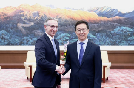 Han Cheng meets Roy Jacobs, CEO of Royal Philips