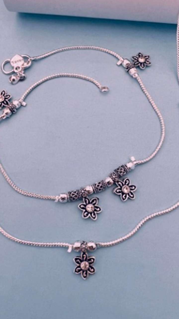 Gift to woman on birthday this silver payal will be happy