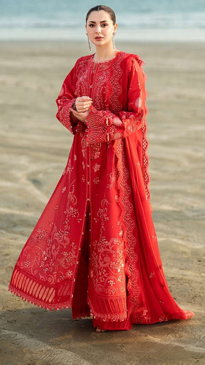 A piece of moon will be placed in Ramadan, try outfits of Pakistani actresses