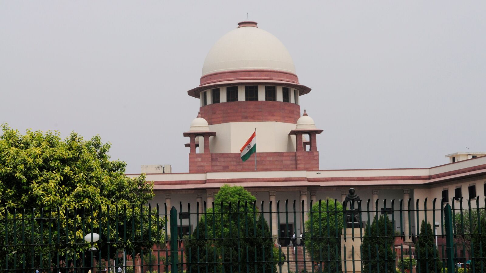 Supreme Court sets aside 25,000 school teachers in Western Bengals | Today news