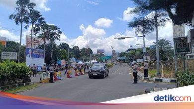 One way in Jakarta starts, the car upside up is stopped