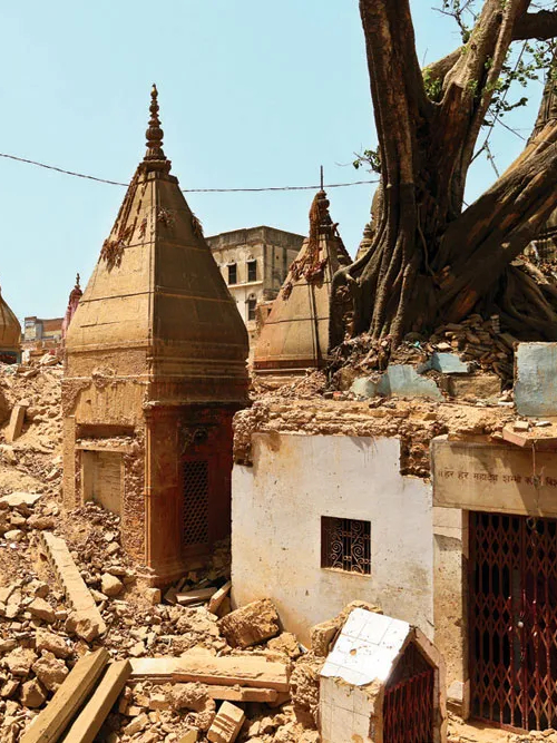 What temples did Aurangzeb break?