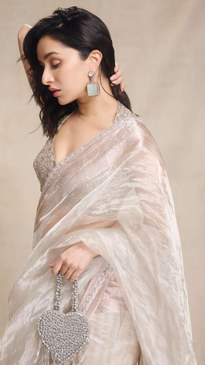 Style tips: Women with our shape face, wear these earrings of Shraddha