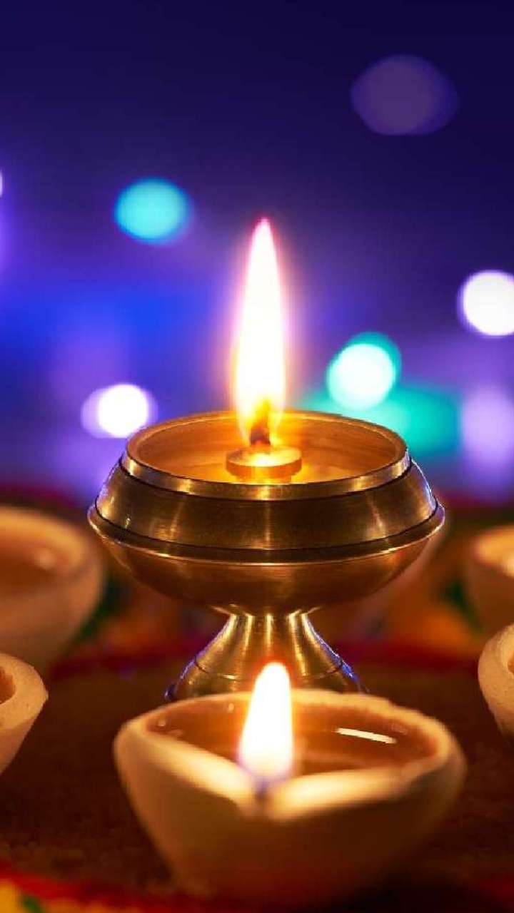 What happens by becoming a trident in the flame of the lamp?