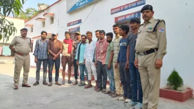 Siwan -News: 15 Youths walked around Siwan Junction, suddenly RPF action caused chaos -RPF actions at Siwan Junction 15 suspicious youths arrested