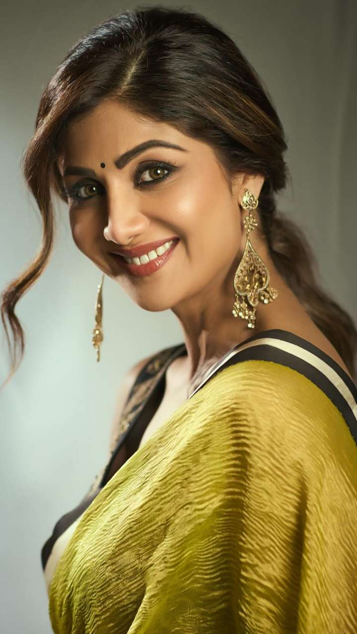 How to choose a bindi for the face?