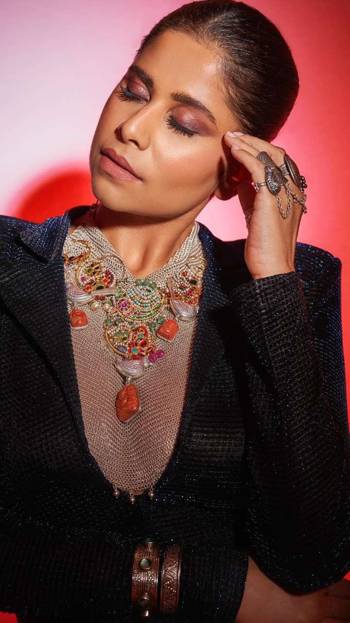 Try Sai’s Bold+Minimal Makeup Looks on Ramadan