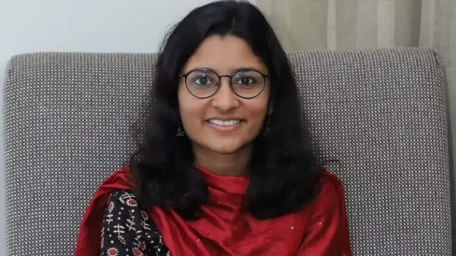 UPSC Success Without Coaching: How Radhika Gupta IAS officer became in just 2 attempts | Today news