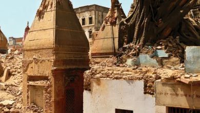 Why did Aurangzeb break the temple?