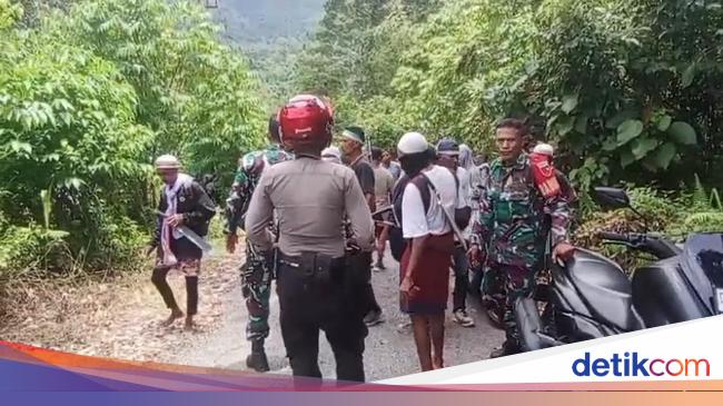 Police in Maluku were shot dead when residents collided