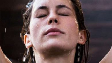 What should be placed in bath water on Sunday?
