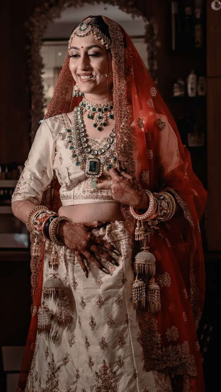Include these things in jewelry from Nath to laist band for a bridal look