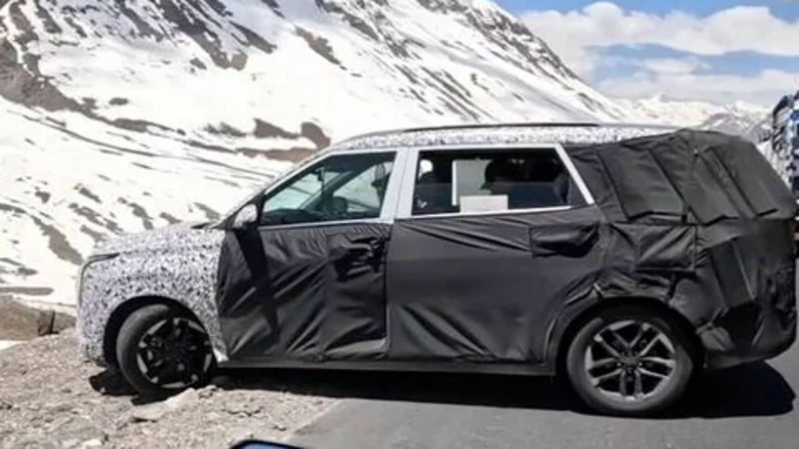 2025 Kia Carens Spotted testing: What to expect from the upcoming MPV Refresh | Mint