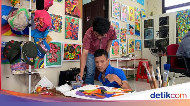 Taman reading inclusion in Bekasi offers art therapy for children and disabled