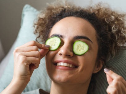 8 Benefits of rubbing cucumber on the face
