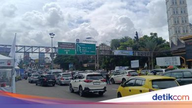 Listen! It is a traffic engineering for motorcycles at the top of Bogor