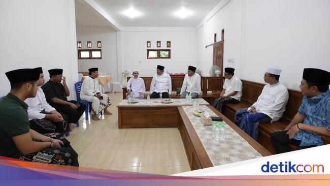Meet Kiai Tapal Kuda, social minister to ask people’s school support