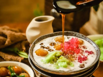 Make cold and sweet fruit custard in summer