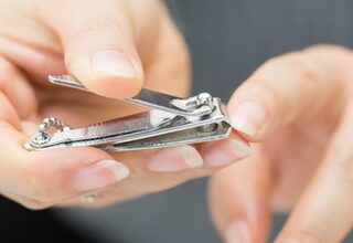 Photos: How to prune thick nails