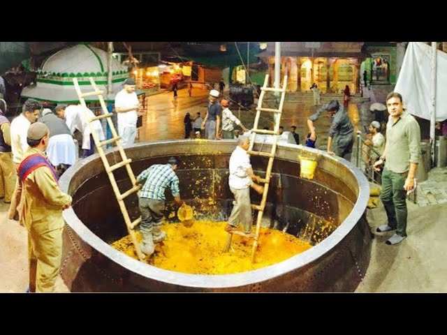 The only Dargah of the country where 4800 kg of rice offers is made at one time, Emperor Akbar also came here barefoot