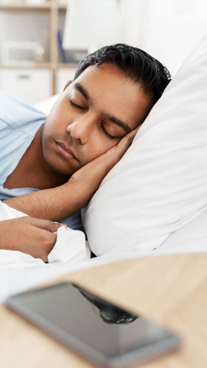 What happens by sleeping on the pillow?