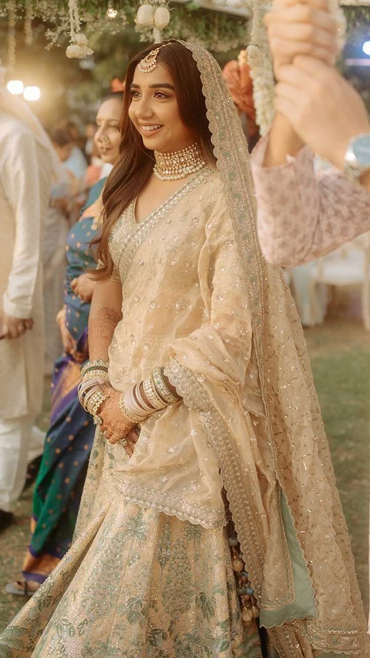Beautiful is seen in your own wedding function? Take fashion tips from prajakta koli