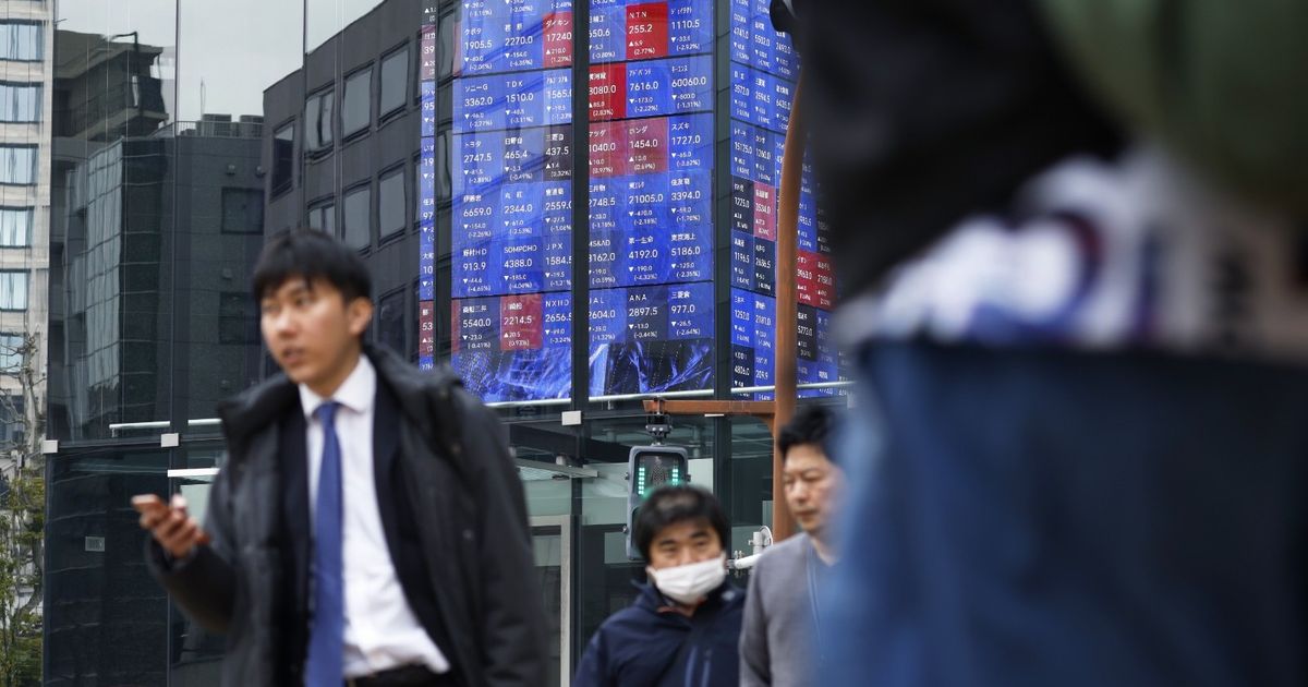 Asian stocks are declining in the midst of reluctance to venture as a result of Trump’s fees