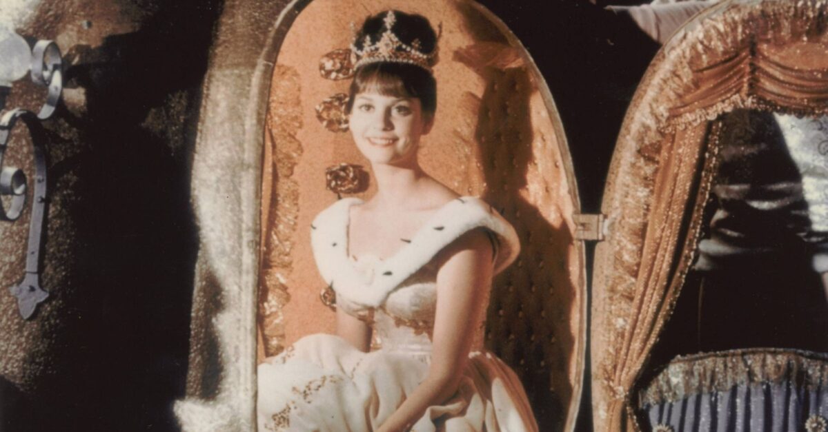 10 minutes (and 60 years) ago: Lesley Ann Warren looks back on Cinderella