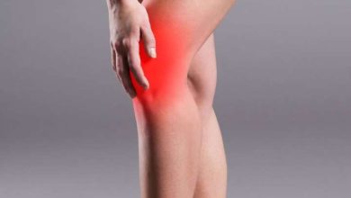 What symptoms found in the feet spoil health?