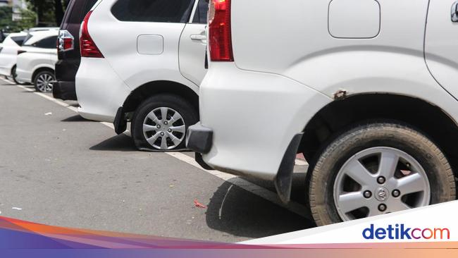 Jakarta Transport Agency for parking vehicle tires carelessly around Monas