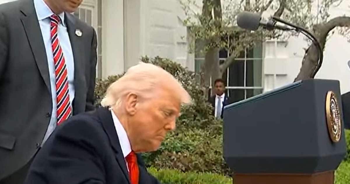Trump Tariff News: डोनाल्ड ट्रंप ने फोड़ा ‘टैरिफ बम’, भारत से इम्पोर्ट पर 26% टैक्स; चीन पर 34% का चाबुक!