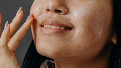 What happens by sleeping with cream on the face at night?