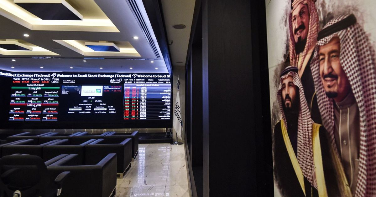 The Saudi Stock Exchange closes low with the decline in most leadership sectors
